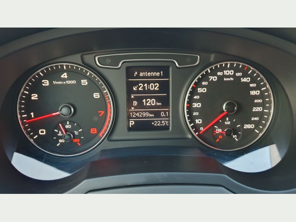 Audi Q3 2.0 TFSI quattro/Automatik /Navi /Xenon /1.Hd 2014/8