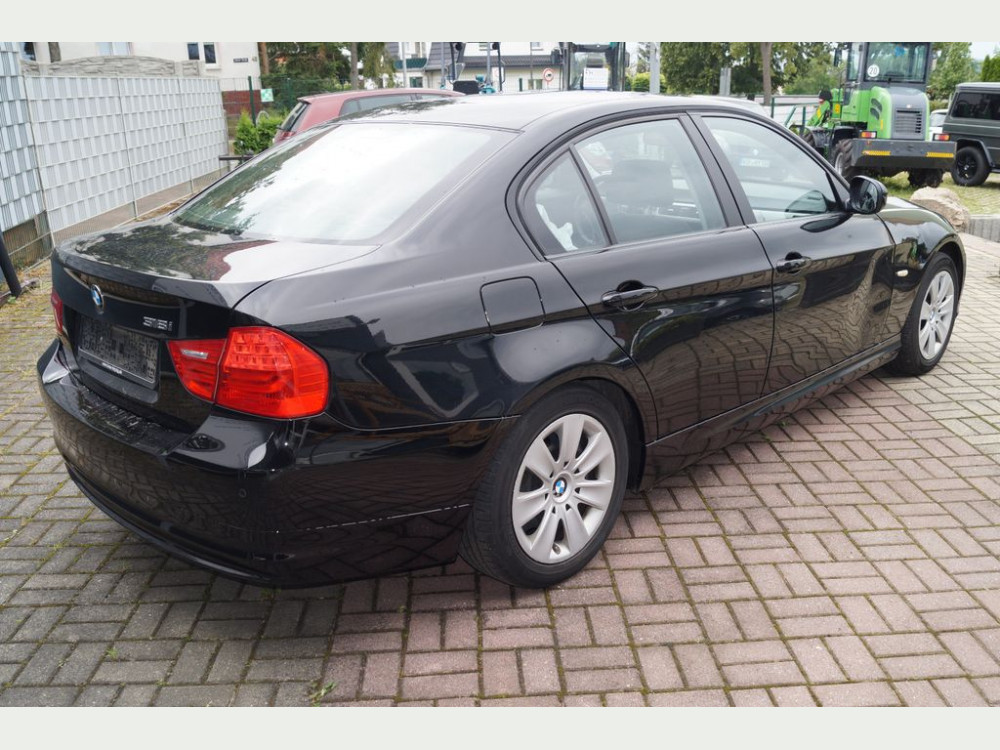 BMW 318 Baureihe 3 Lim. i/1.Hand/Scheckheft 2011/2