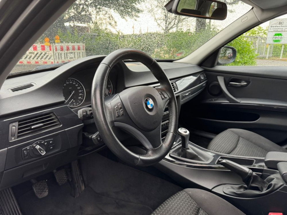 BMW 318i Touring EURO5/PDC/SHZ/MOTOR+GETRIEBE 1A 2012/4