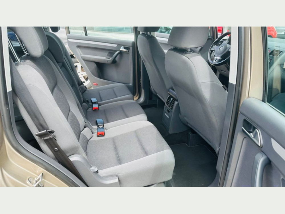 Volkswagen Touran 7 Sitze ,Klimaautomatik,AHK 2011/10