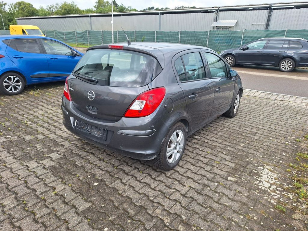 Opel Corsa D Satellite 2011/5