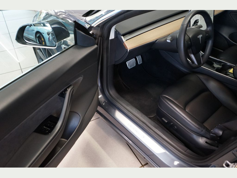 Tesla Model 3 Performance Dual AWD Auton. Fahren+Pano 2020/4