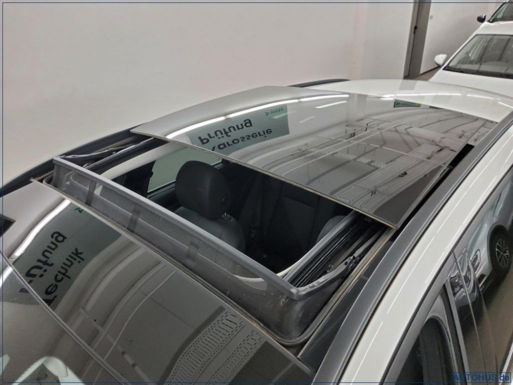 Mercedes-Benz E 220 T d Airm. Burmester Panorama Ahk Navi LD 2019/2