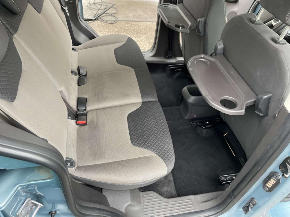 Ford Tourneo Courier Klima Parktronik Tempomat Sitzhe 2019/1