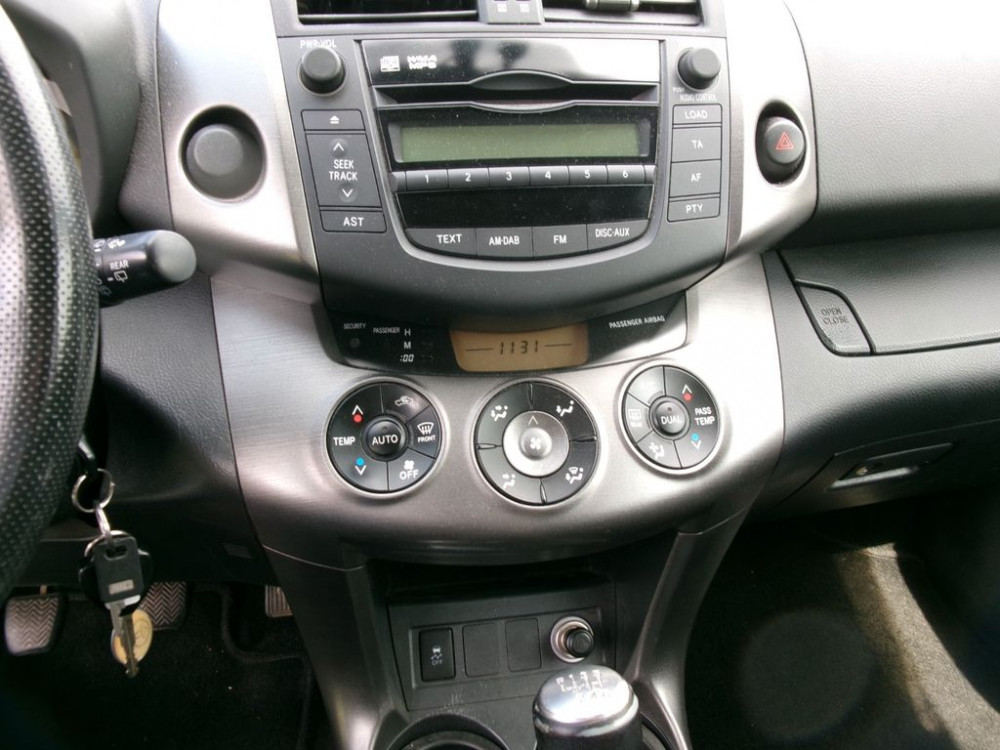 Toyota RAV 4 2,2-l-D-4D 4x2 Life 2011/2